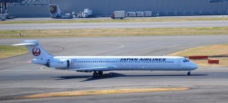 JAL MD-90 退役間近！ 鶴丸塗装機（JA8070）に遭遇