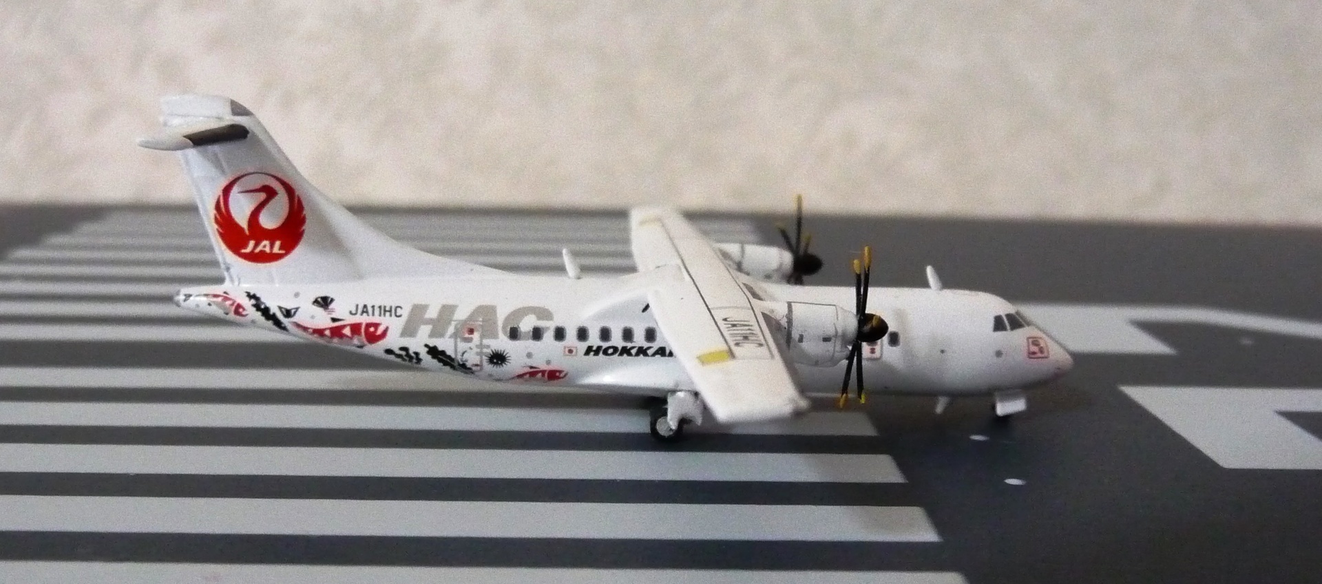 HAC（北海道エアシステム）ATR-42-600 JA11HC 1/400ｽｹｰﾙモデル