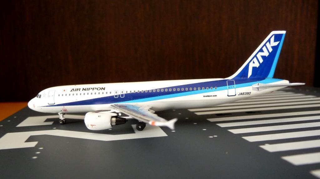 ANA A320neo JA213A 1/400スケールモデルとA320-211（従来型）JA8390 1 