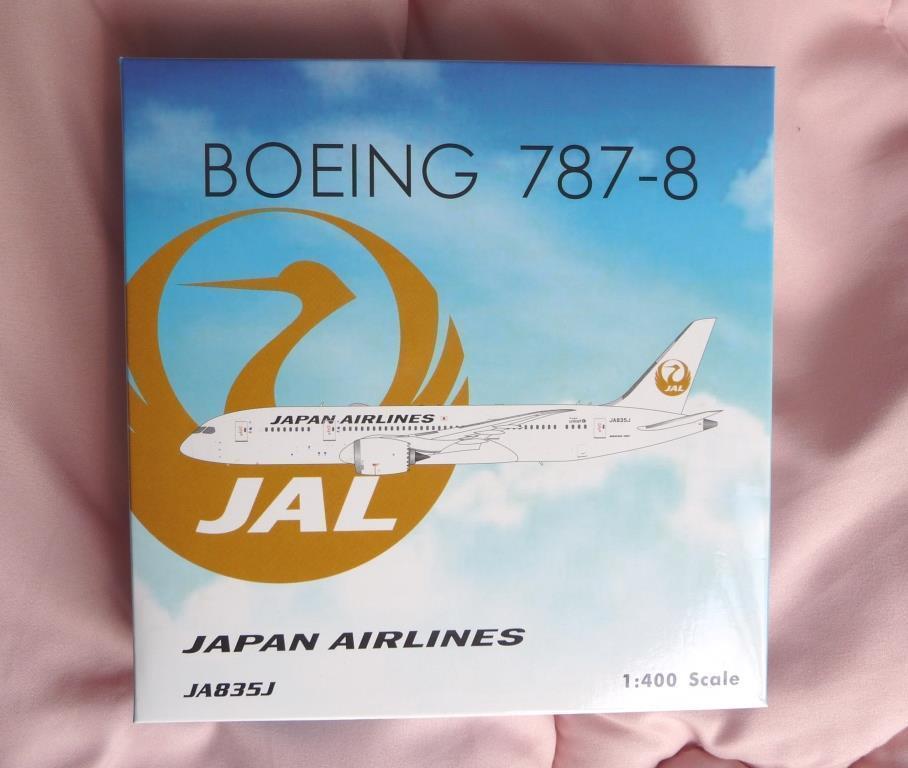 超美品の Av 1/400 金の鶴丸。 JA835J B787-8 JAL 航空機 