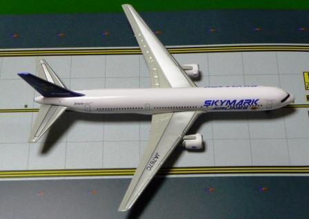 スカイマーク 旧塗装機 Ｂ７６７-300ER（1/400）モデル・・・ どうですか？？: アナちゃん趣味便り！