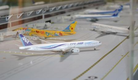 B777-300 風塗装機モデル 1/400サイズ 激レア品!?: アナ B777-300 風塗装機モデル 1/400サイズ 激レア品!?: アナ