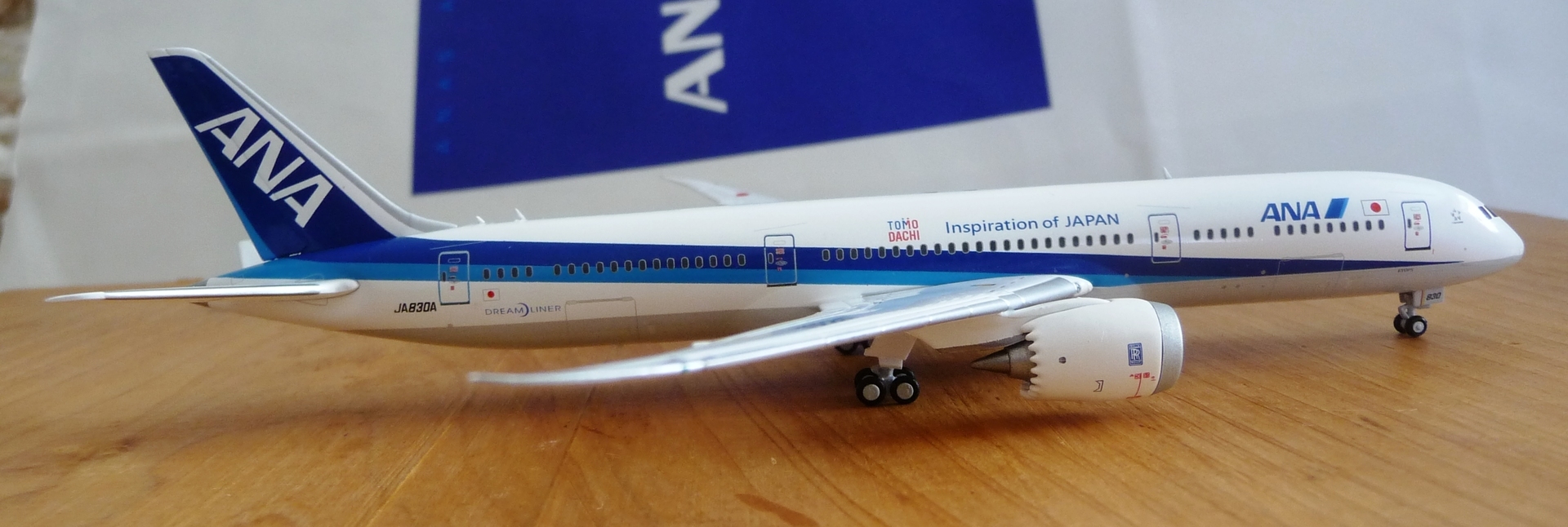 B787-9 JA830A 1/400スケールモデル ANA認証品と非認証 B787-9 JA830A 1/400スケールモデル ANA認証品と非認証