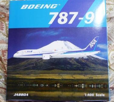 ANAの787-9、ファンボロー航空ショーで展示飛行 富士山と桜デカール