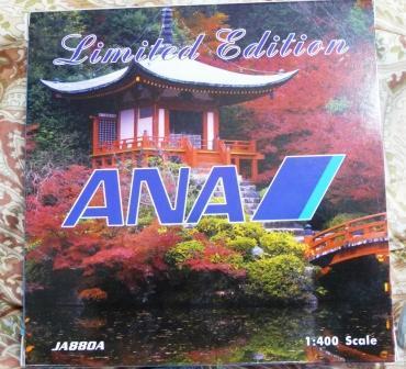 ANA 787-9 富士山&桜が描かれた1/400スケールモデル ANA 787-9 富士山&桜が描かれた1/400スケールモデル