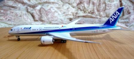 ANAの787-9、ファンボロー航空ショーで展示飛行 富士山と桜デカール