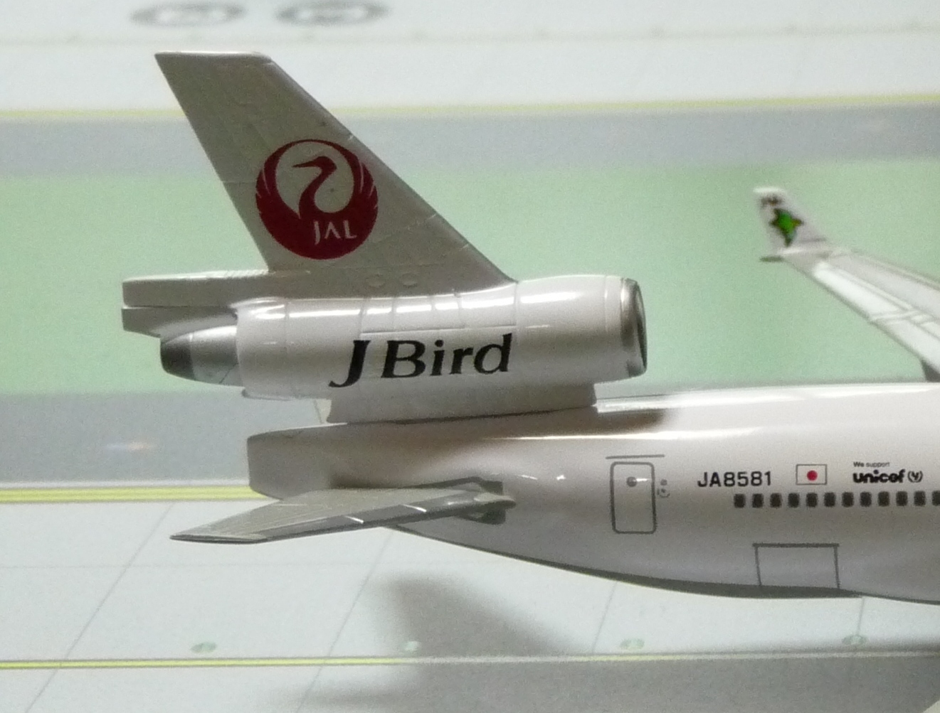 JAL MD-11 「J Bird」 2号機(JA8581) 1/400スケール JAL MD-11 「J Bird」 2号機(JA8581) 1/400スケール