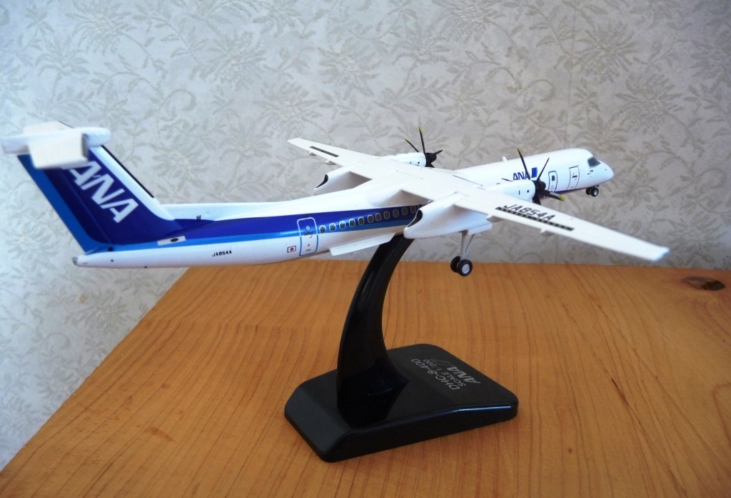 ＡＮＡ モデルコレクション 第一弾！プロペラ機⑥ ＤＨＣ-８-400。。。: アナちゃん趣味便り！