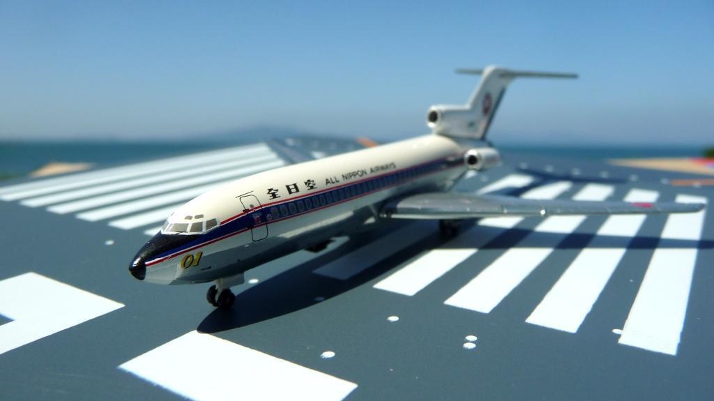 ダイキャスト完成品モデル 1/400 B727-100 ANA 白 旧塗装 JA8301